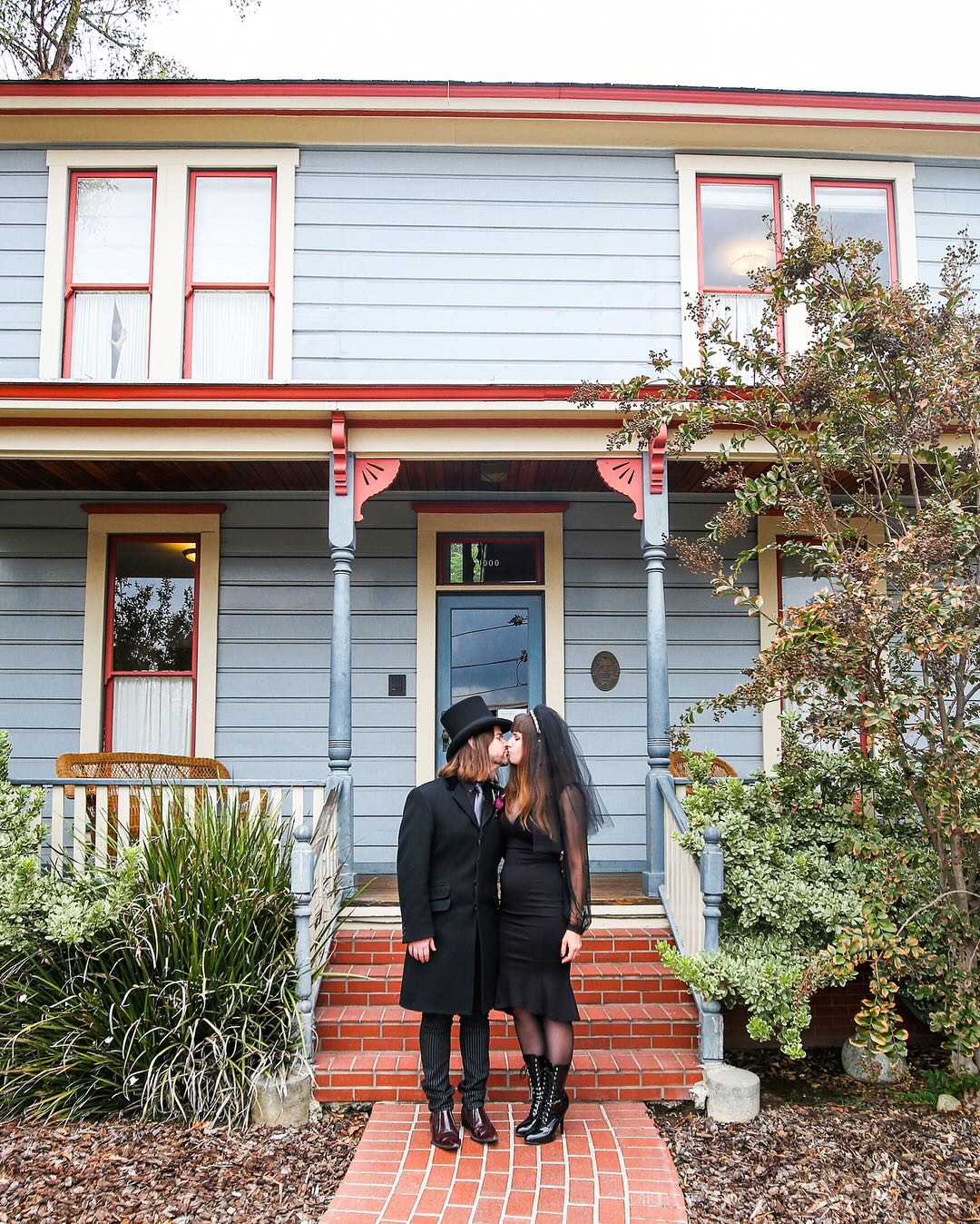 Halloween House first kiss